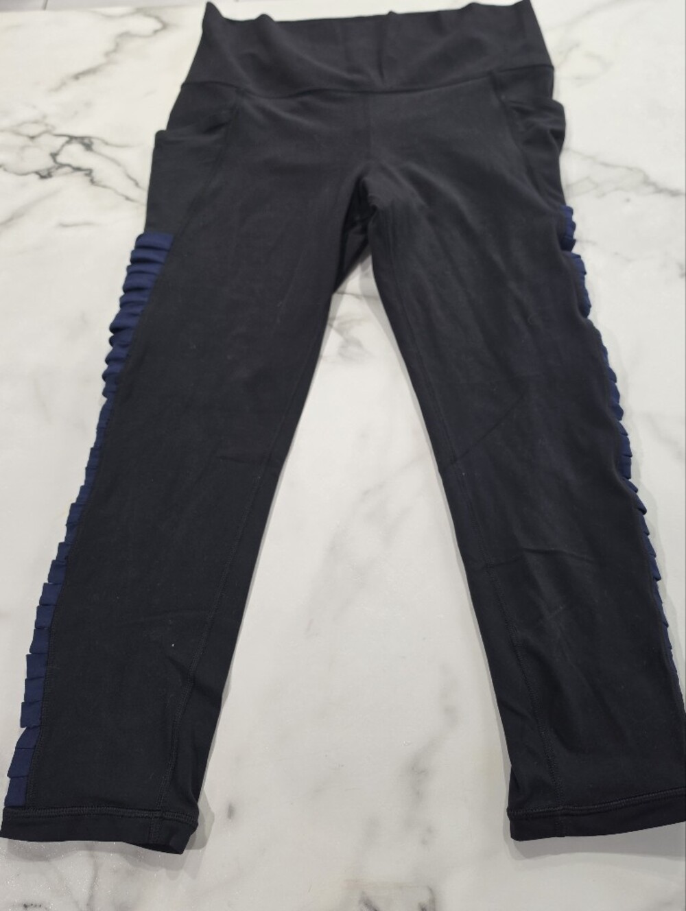 Athleta Salutation 7/8 leggings black with blue Side mesh  Size L
